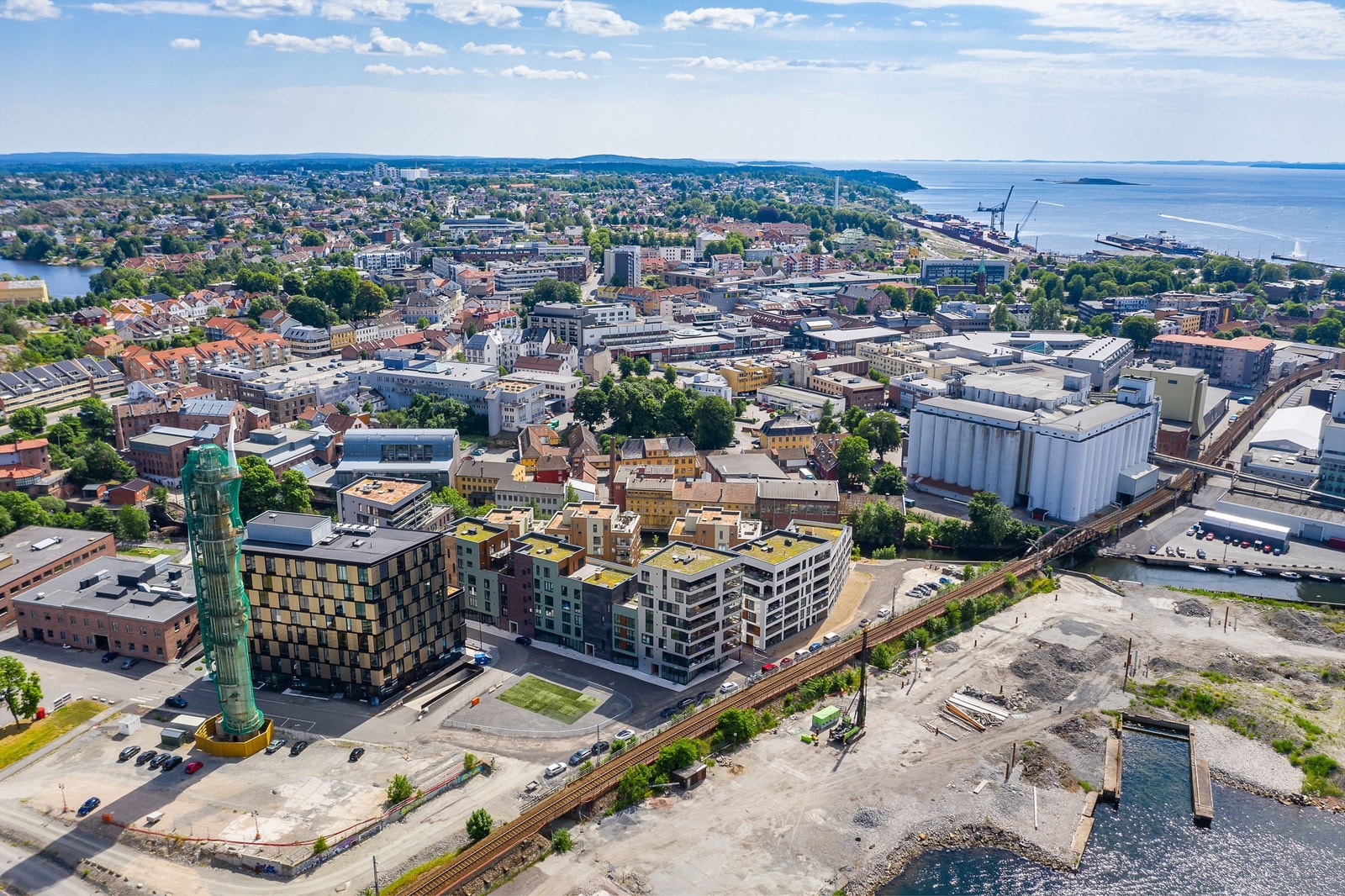 Jernbanen skal legges om og forsvinner fra Verket om få år. Galleribilde