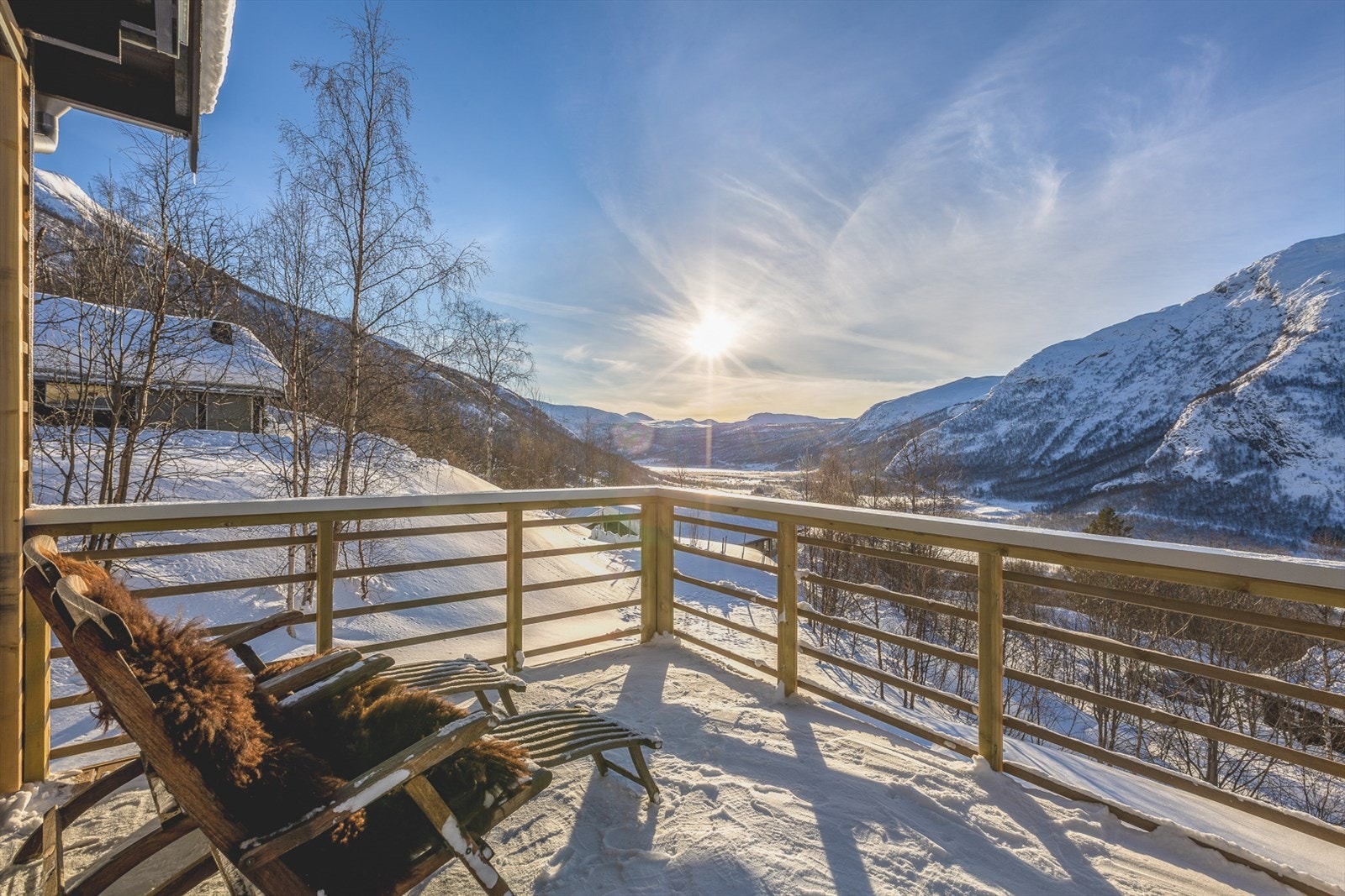 Fra terrassen har du magisk utsikt mot Hemsedals fjellpanorama. Galleribilde