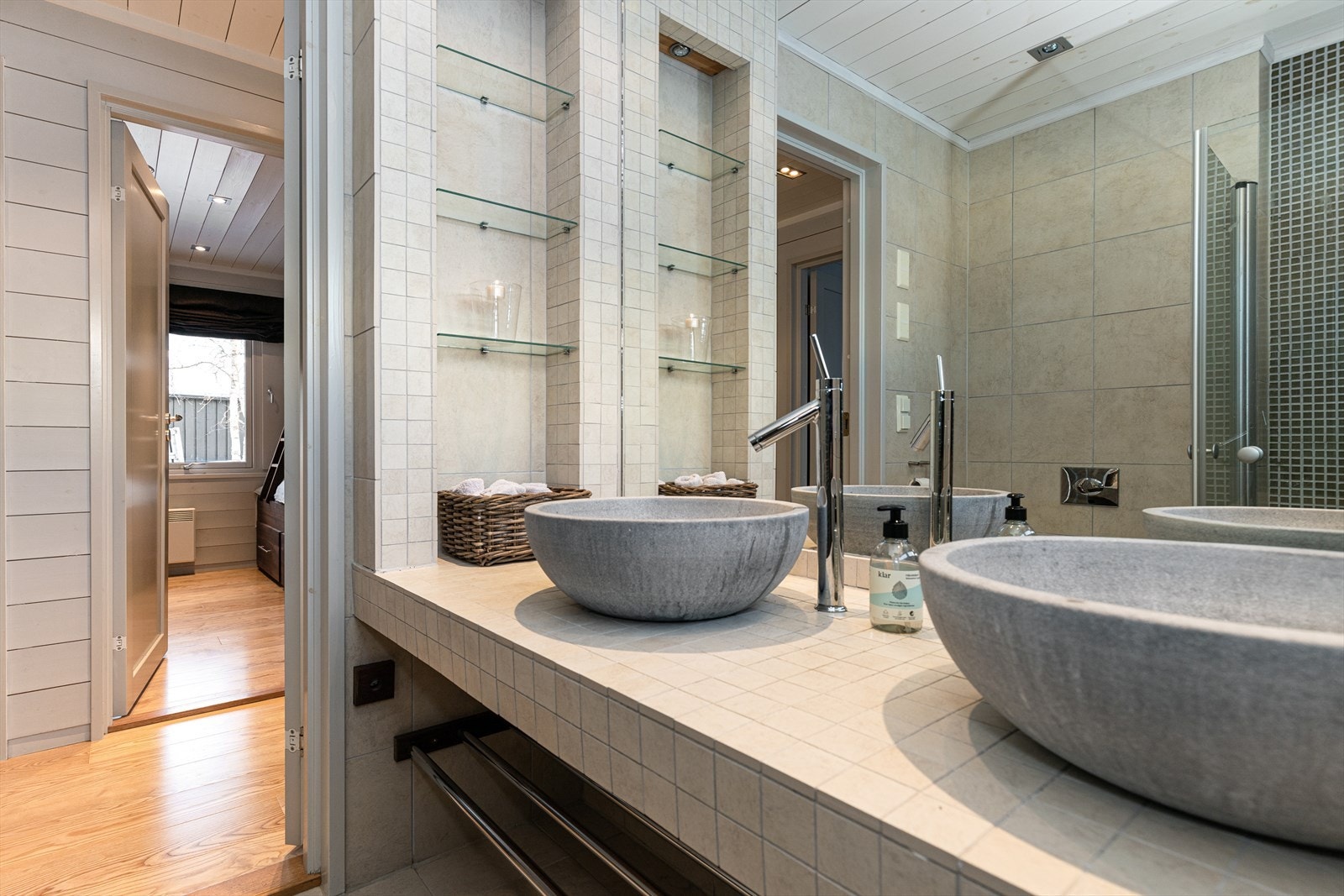 Baderom i hovedetasje. Galleribilde