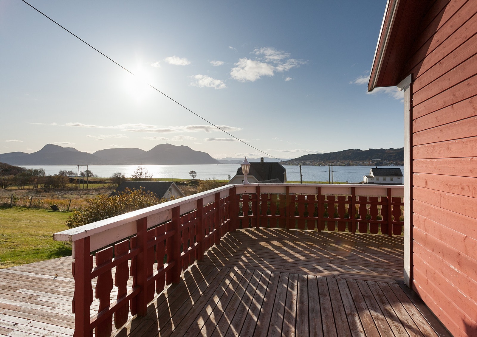 Fra terrassen er det fin utsikt og gode solforhold Galleribilde
