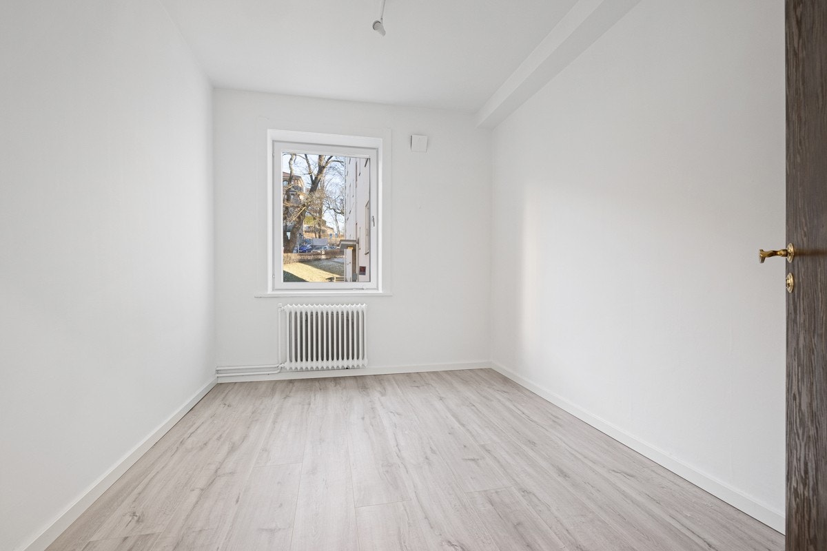 Soverom 2 er også på god størrelse med plass til dobbeltseng, garderobeinnredning, m.m. Galleribilde