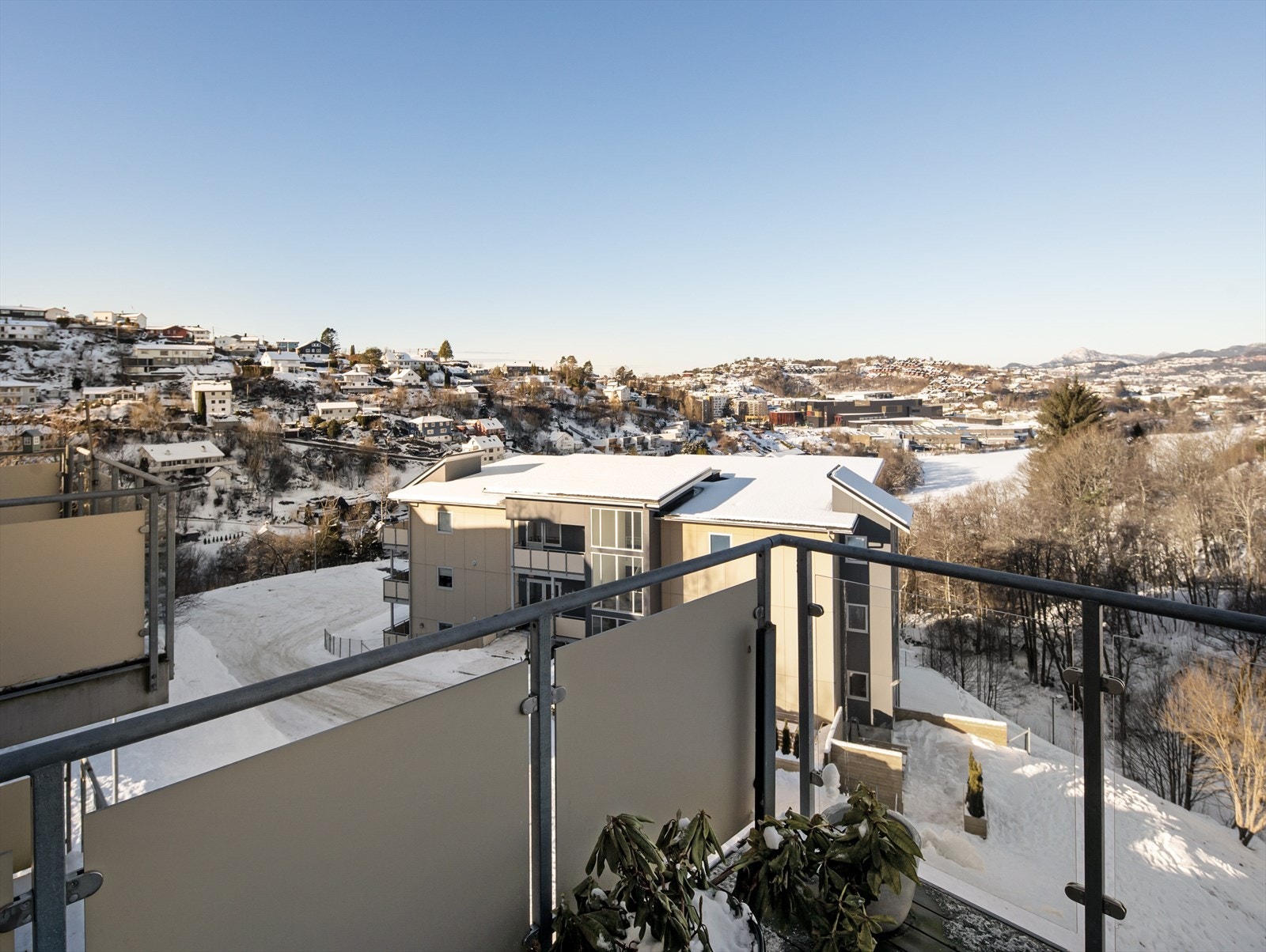 Høy og fri beliggenhet Galleribilde