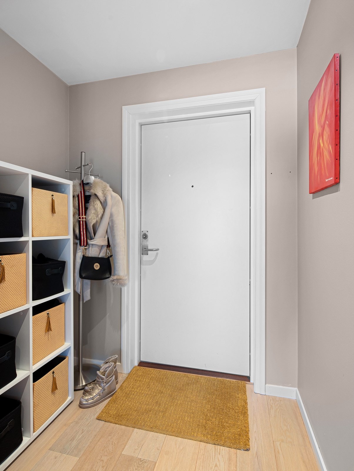 I gangen er det downlights i tak Galleribilde
