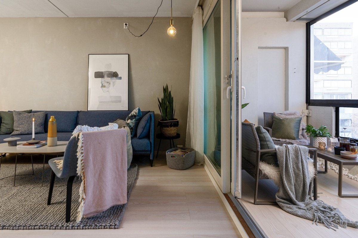 Boligen er godt ivaretatt, og har blitt pusset opp med lekker ny enstavs laminat, nytt kjøkken og oppusset bad m.m. i 2020/21. Galleribilde