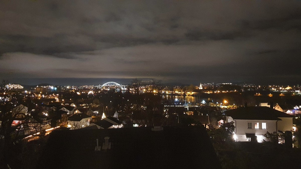 Om kvelden er utsikten et hav av lys over vakre Fredrikstad by! Galleribilde
