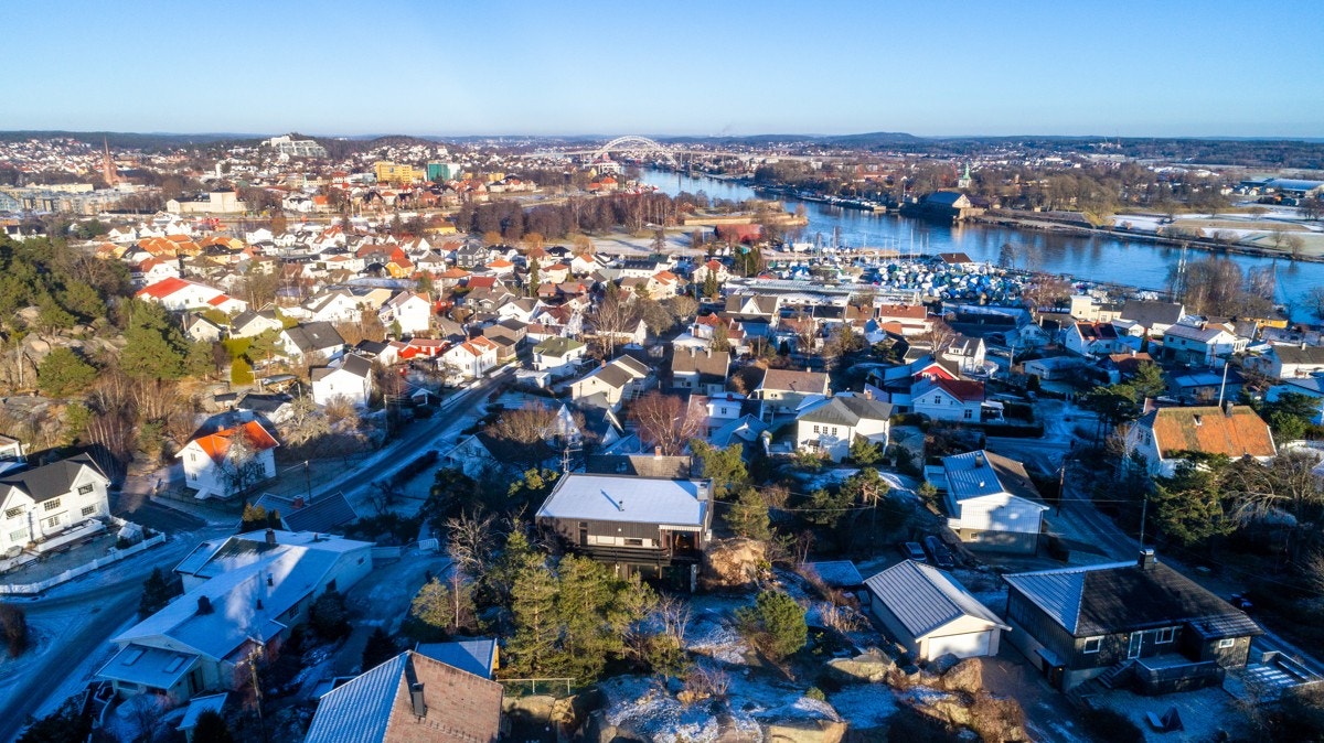 Fra boligen er det kort vei til både sentrum, lekeplasser, barnehager, skoler og idrettsplass. Galleribilde