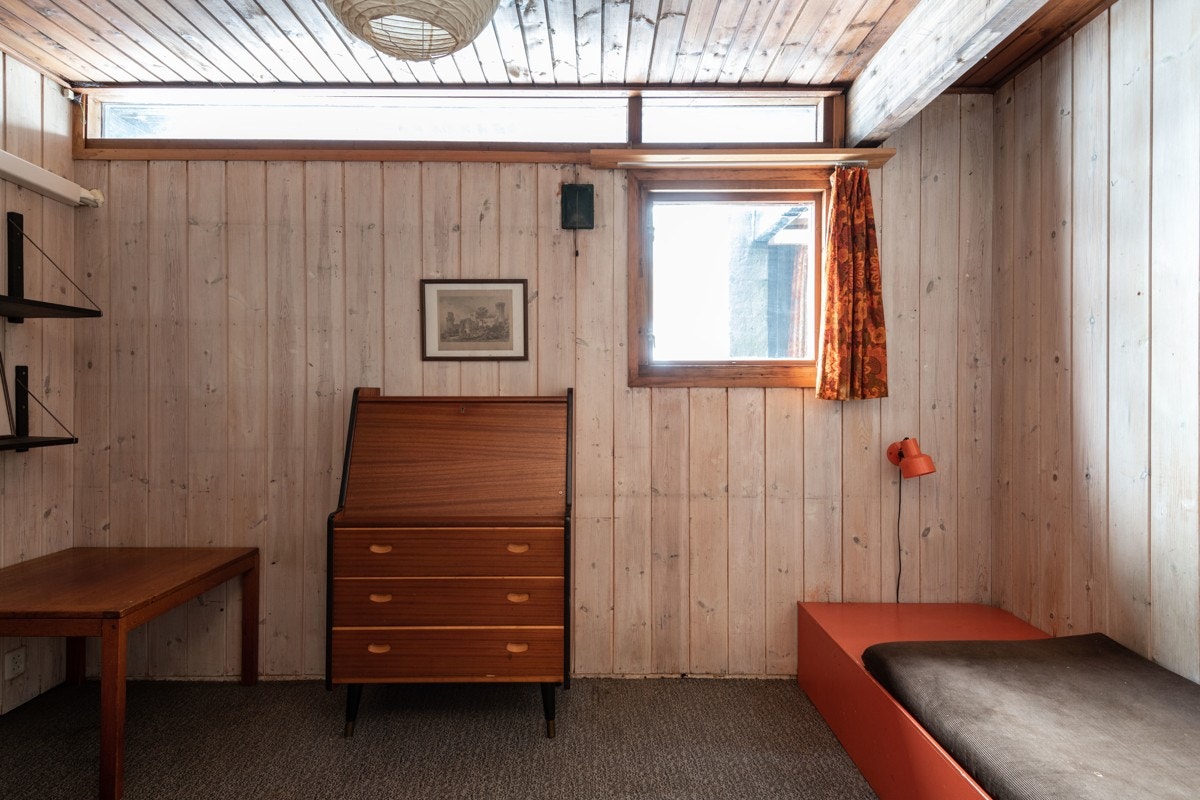 Soverom nr. 4 ligger vendt mot vest og har inngang fra peisestuen. Galleribilde