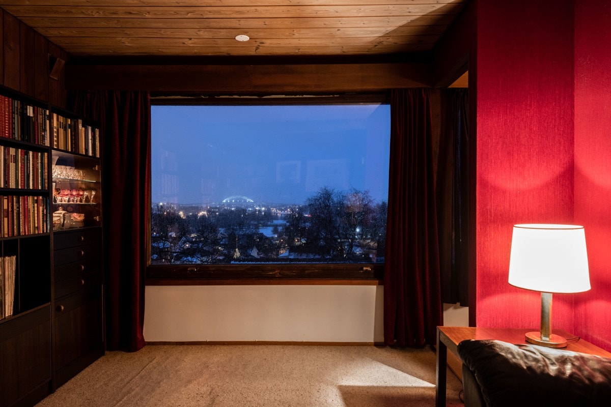 Etter hvert som bosituasjonen endrer seg ble de to barnerommet omgjort til en tv-stue. Galleribilde