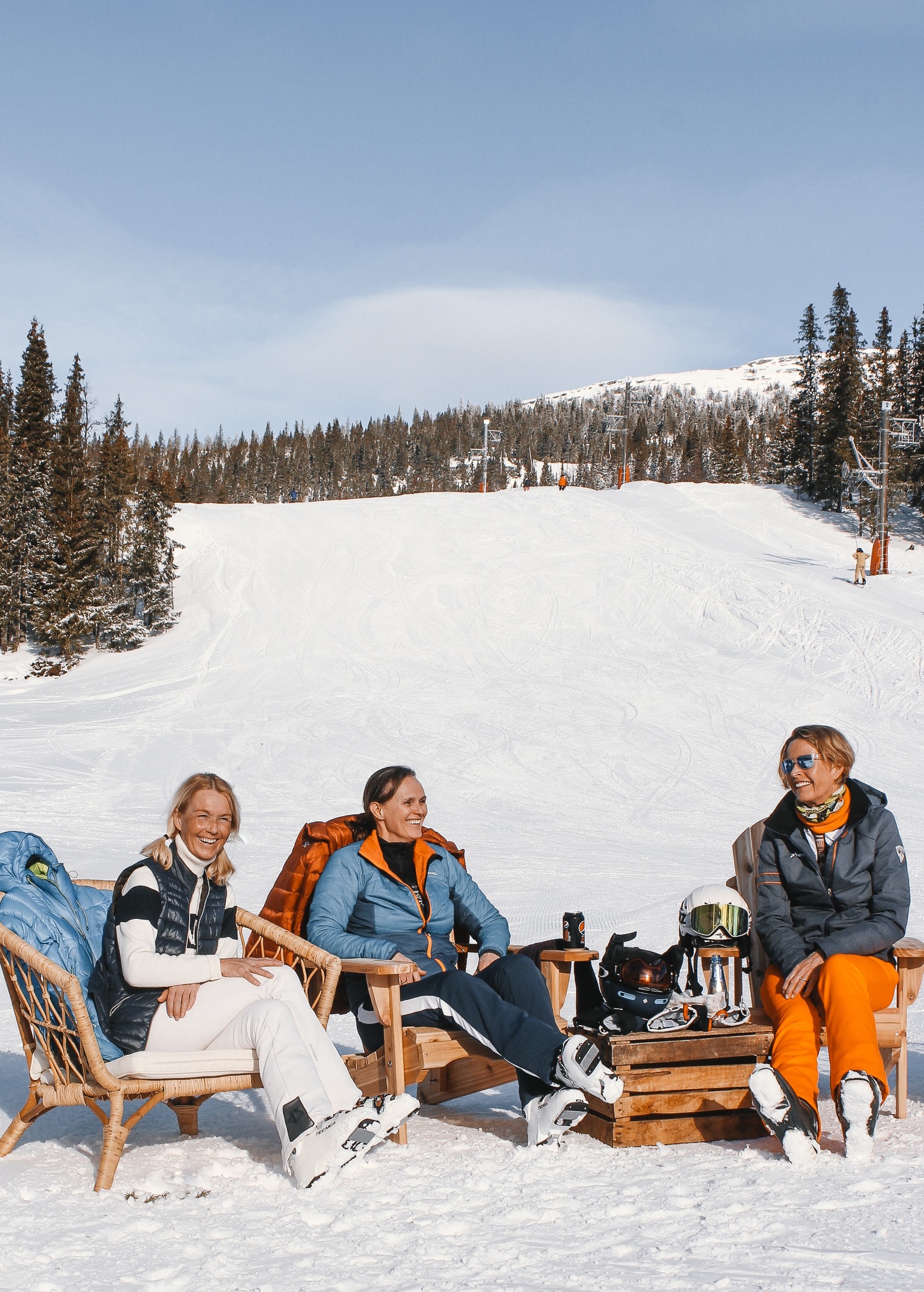 Ute ved Lettvint Bar & Cafe Galleribilde