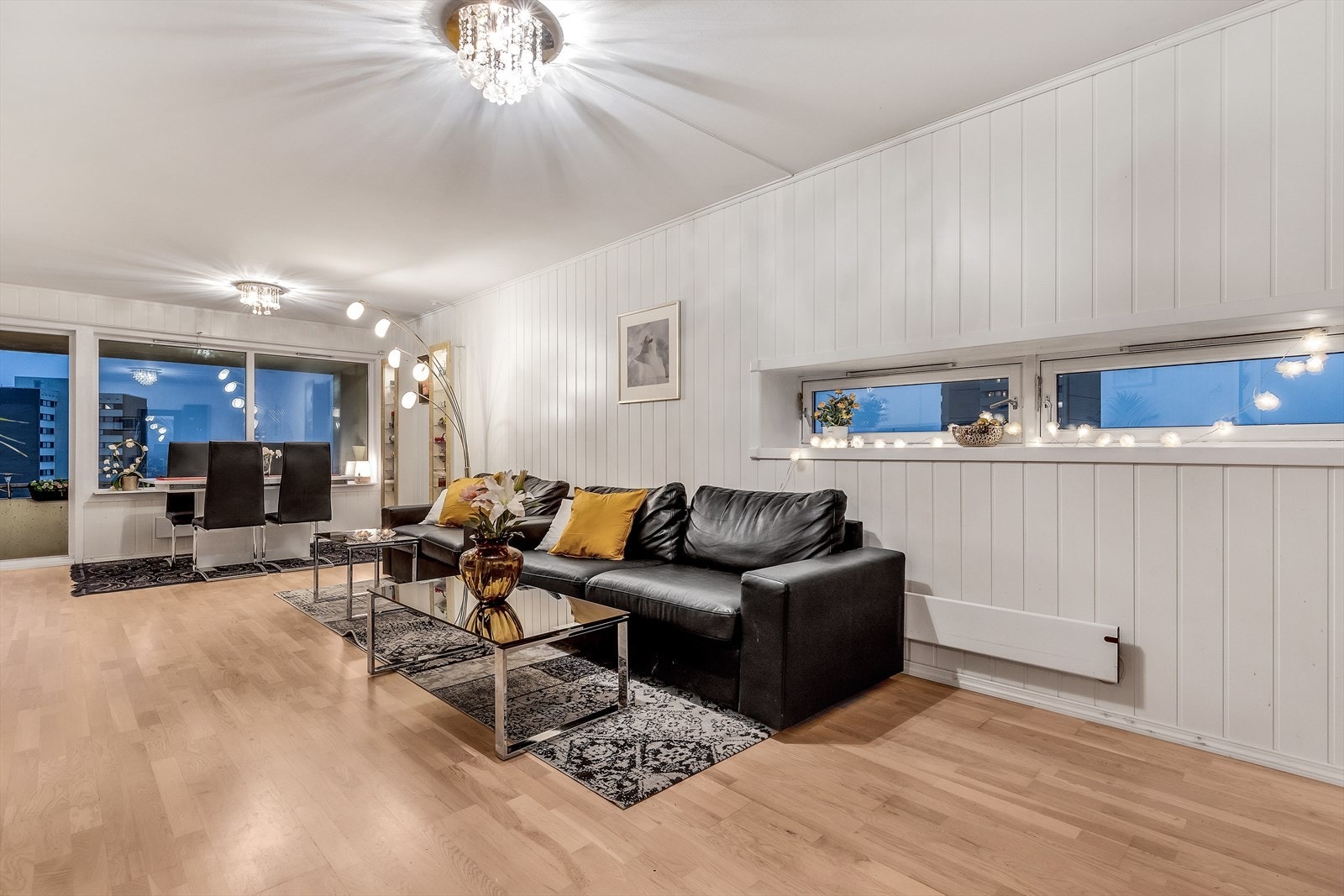 - Stor og sjelden endeleilighet med ekstra vinduer som slipper inn godt med naturlig lys - Galleribilde
