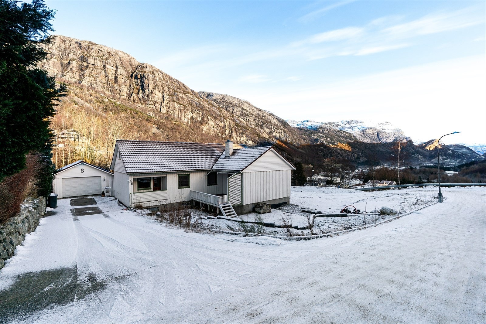 Innholdsrik, eldre familiebolig med attraktiv beliggenhet Galleribilde