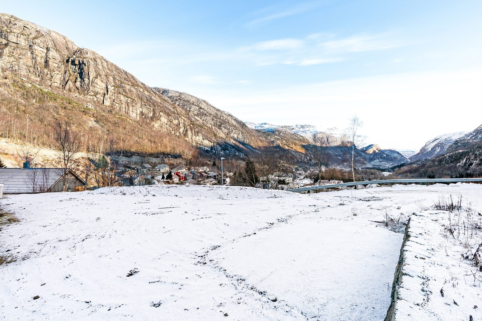 Eldre hus med sentral plassering i Oltedal, med gode muligheter. Galleribilde