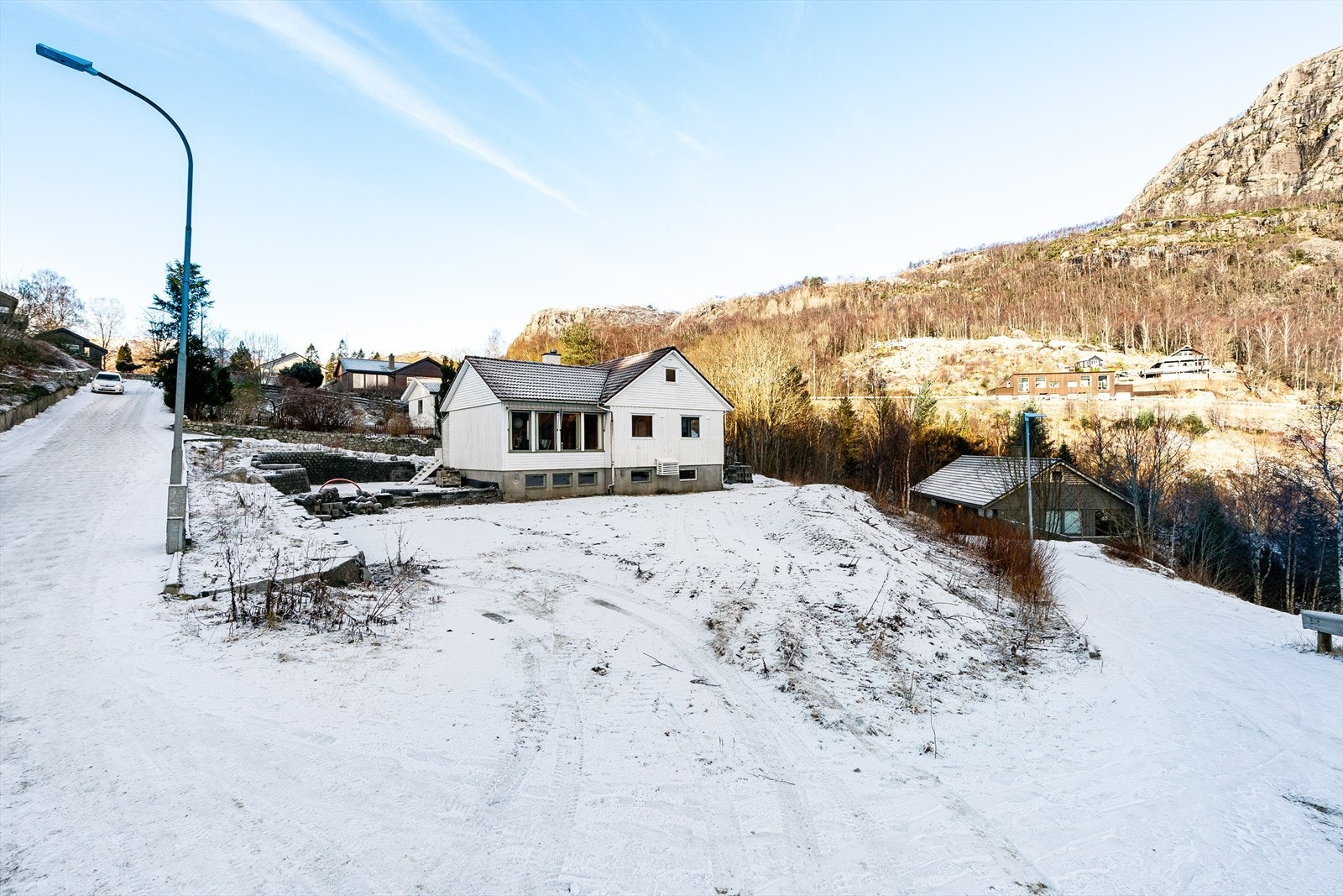 Oltedal blir stadig mer populært og med gunstige priser og ca 30 min kjøring til Sandnes er dette et godt alternativ for deg som ønsker å bo landlig men samtidig ha kort vei til byen. Galleribilde