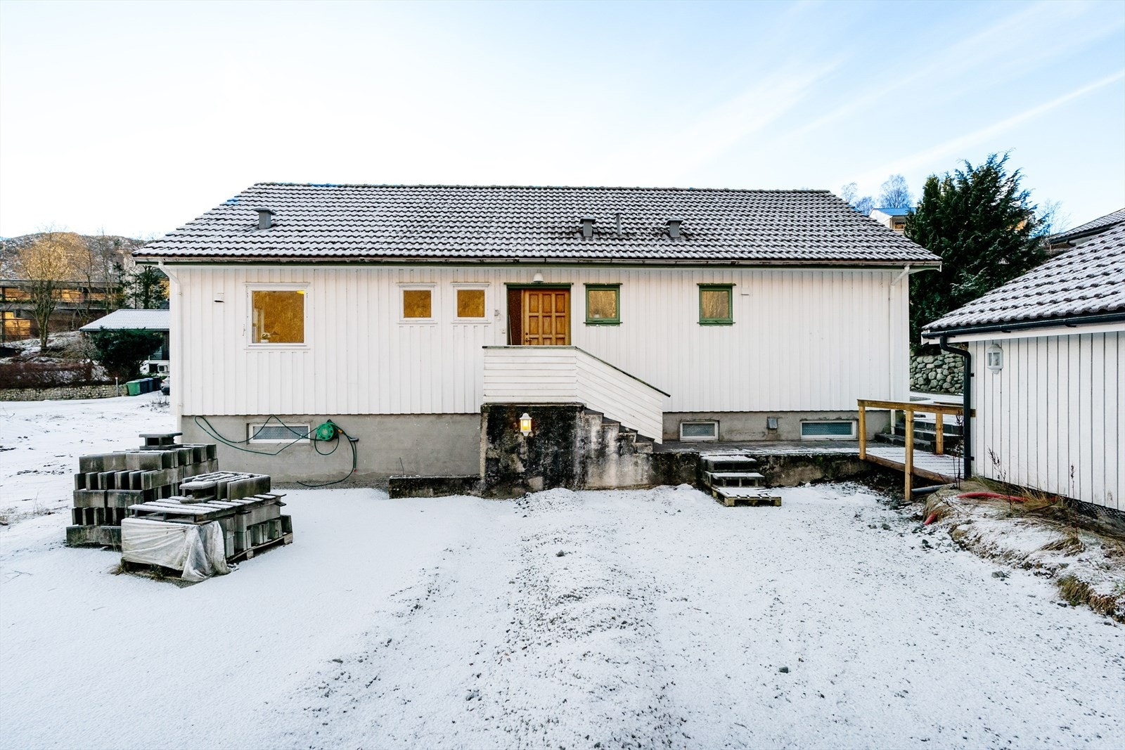 Her bor du i umiddelbar nærhet til flotte friluftsområder, skole, barnehage og butikk. Galleribilde
