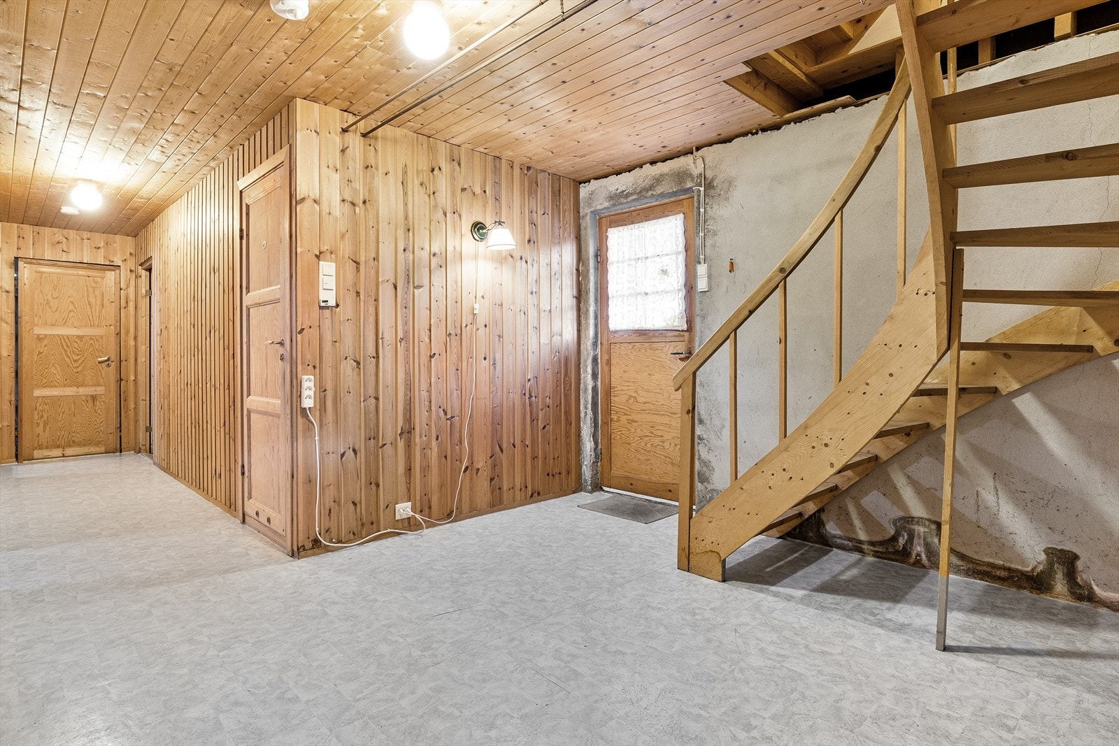 Kjeller med egen inngang. Galleribilde