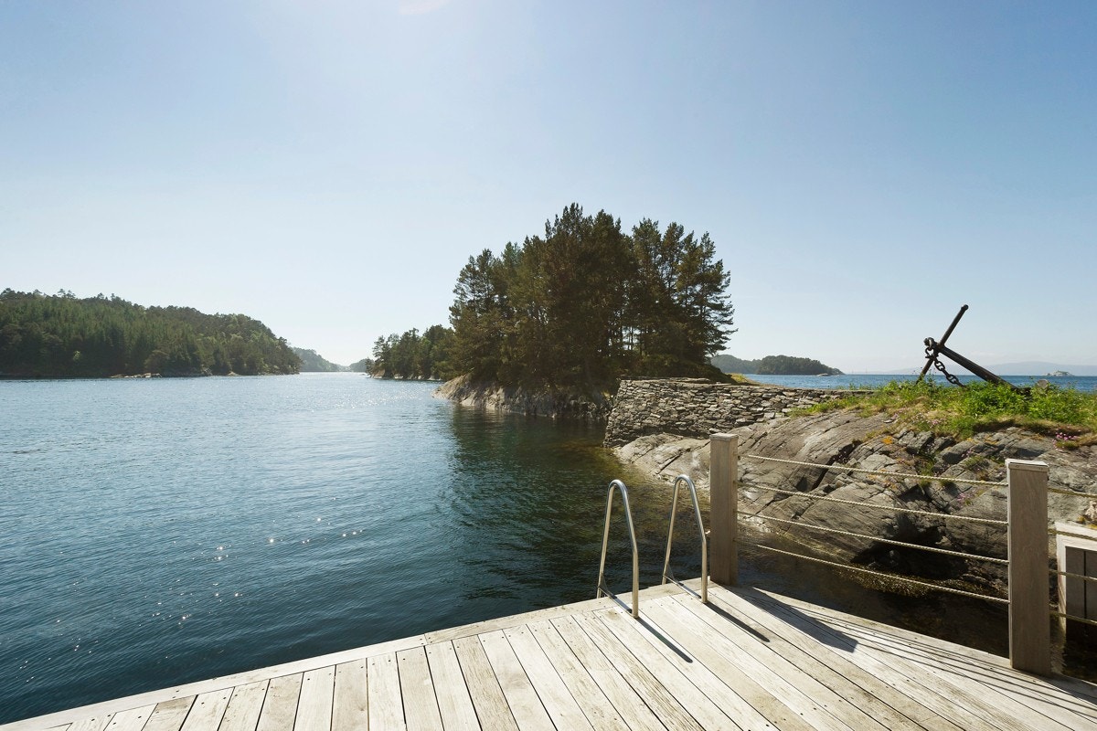 Eiendommen har flere flotte badeplasser Galleribilde