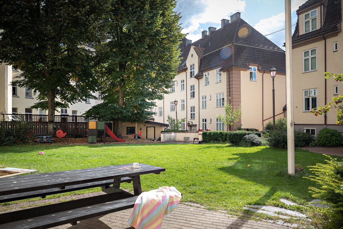 Pent opparbeidet bakgård som ligger skjermet til Galleribilde