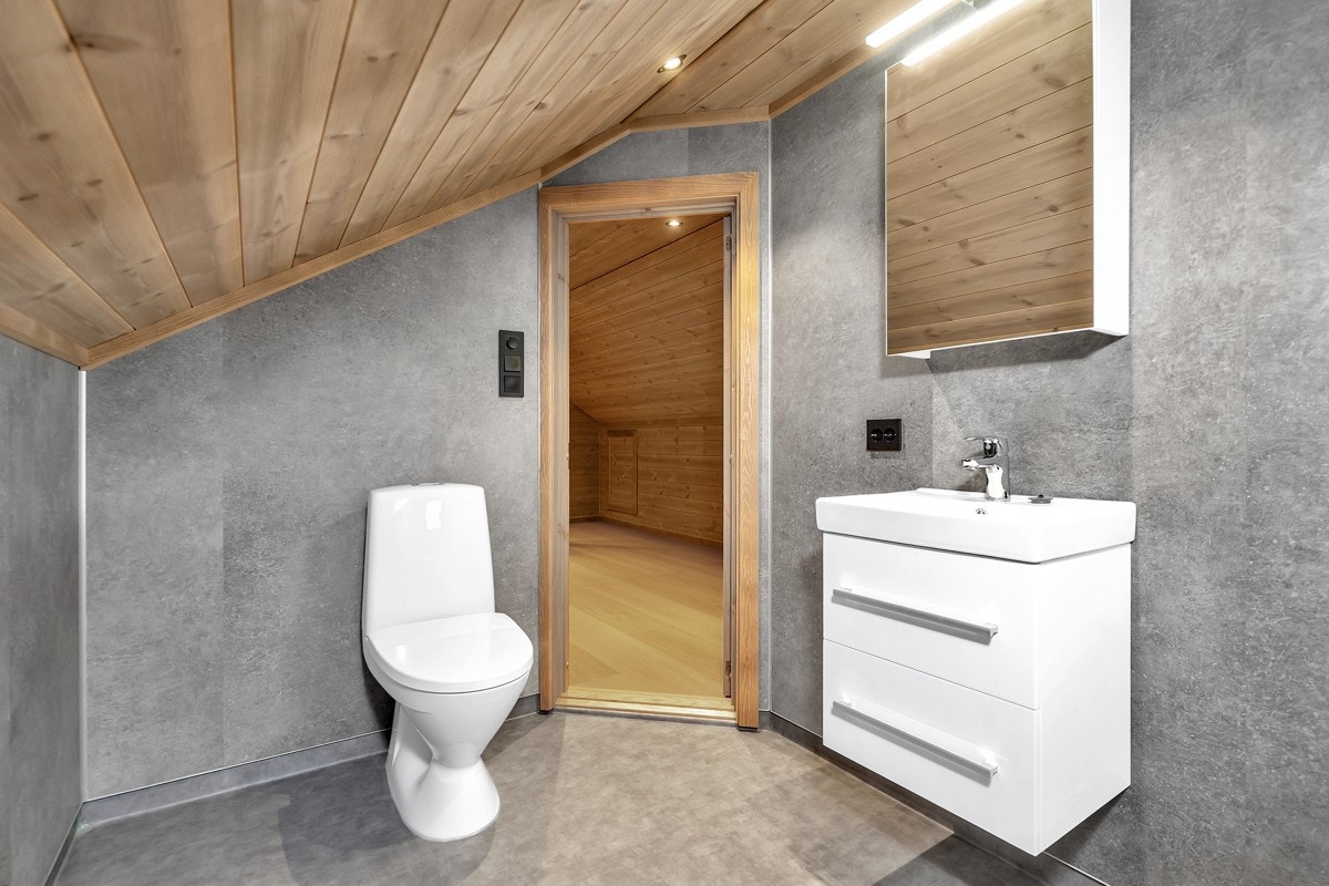 Funksjonelt praktisk bad i 2. etasje Galleribilde