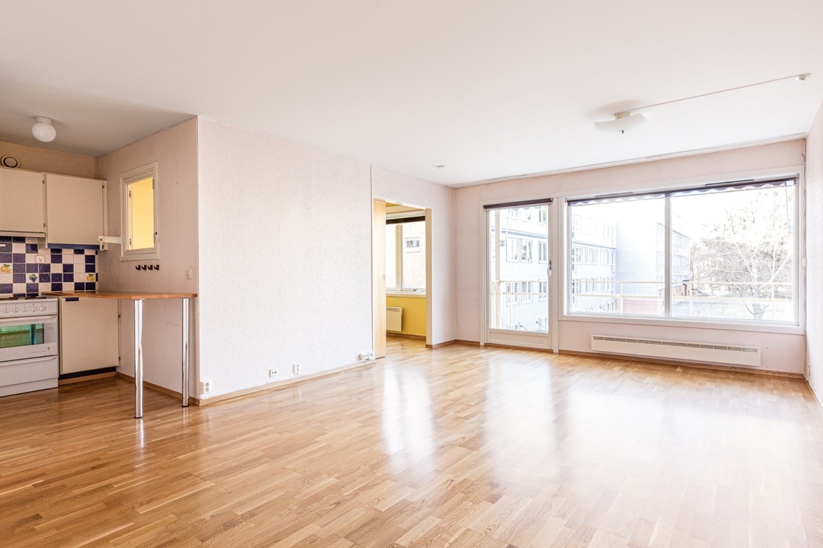 Leiligheten har en gjennomgående eldre standard og har behov for oppgradering. Galleribilde