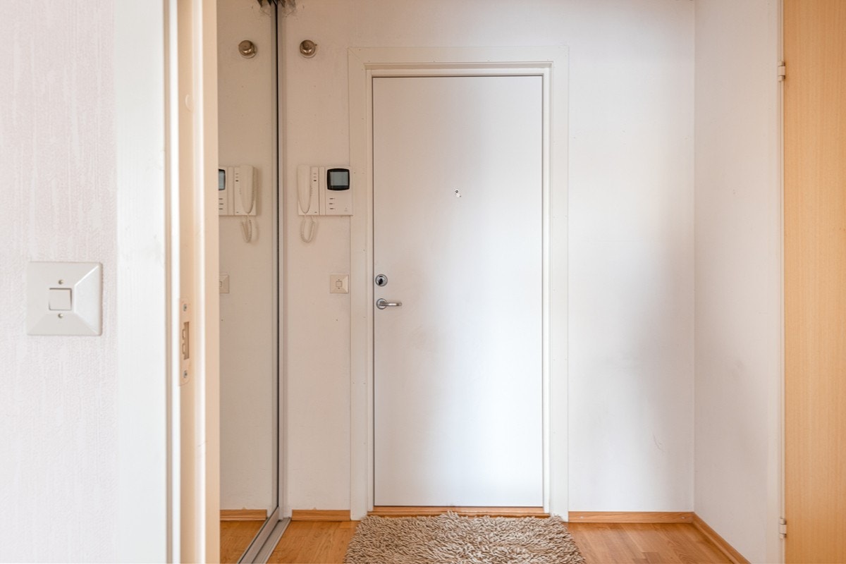 Entré med plass til oppbevaring av sko- og ytterbekledning. Galleribilde