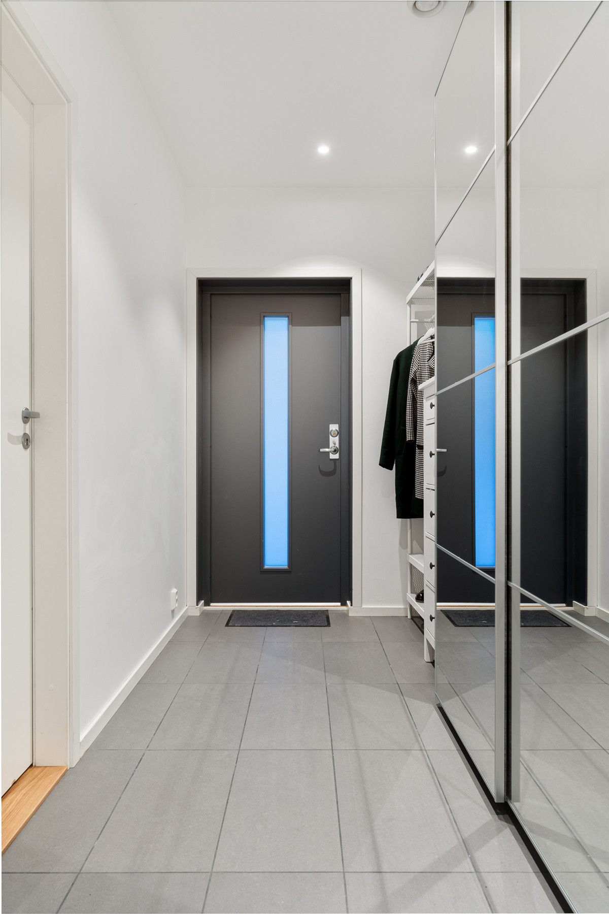 Entré/gang med stor skyvedørsgarderobe!