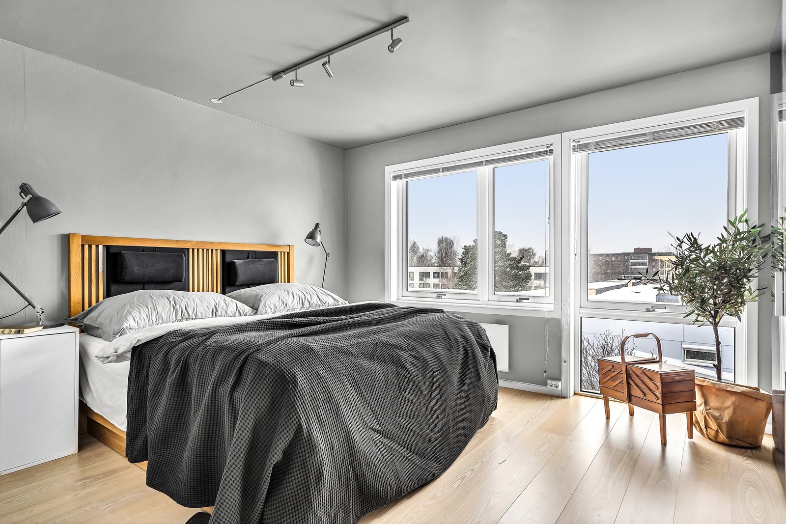 Leiligheten har to soverom av generøs størrelse Galleribilde