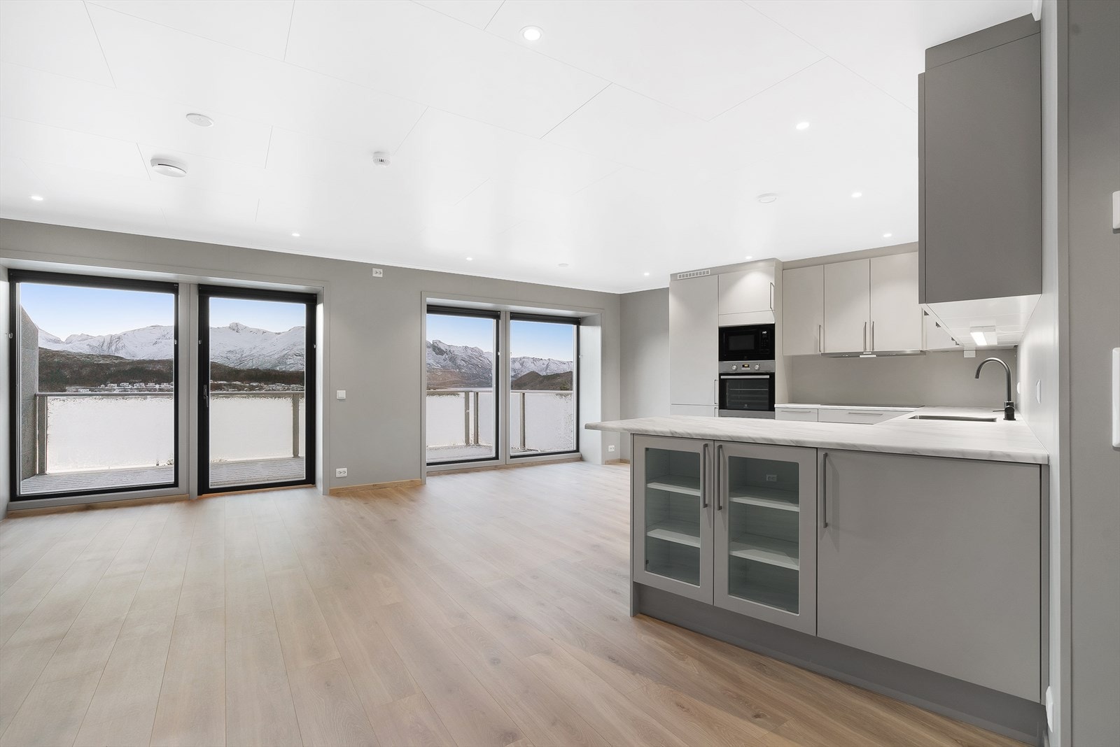 Flott moderne leilighet med Nydelig utsikt. Galleribilde