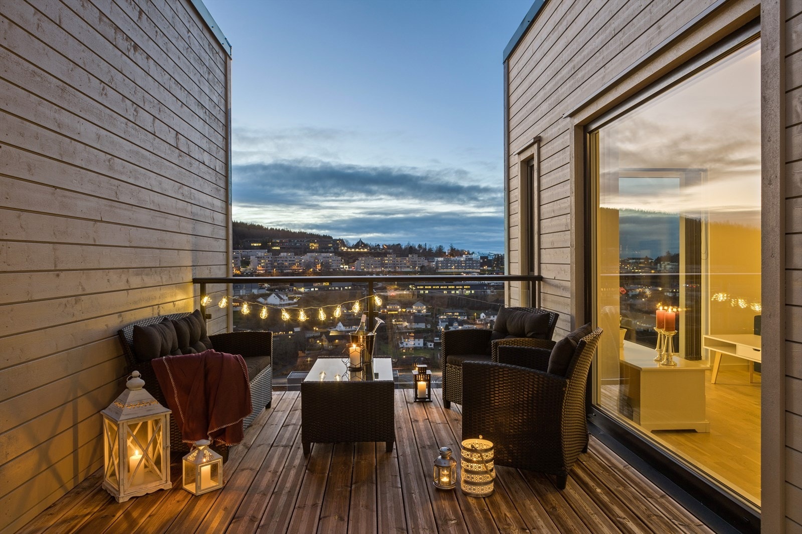 Begge terrassene har vestvendt beliggenhet og er skjermet for innsyn. Galleribilde