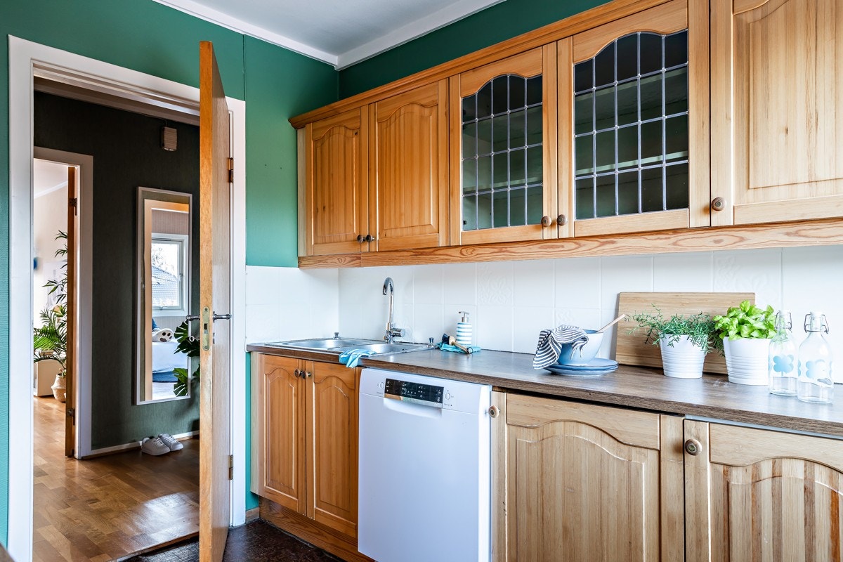 Kjøkkenet har heldigvis opplegg for oppvaskmaskin. Galleribilde