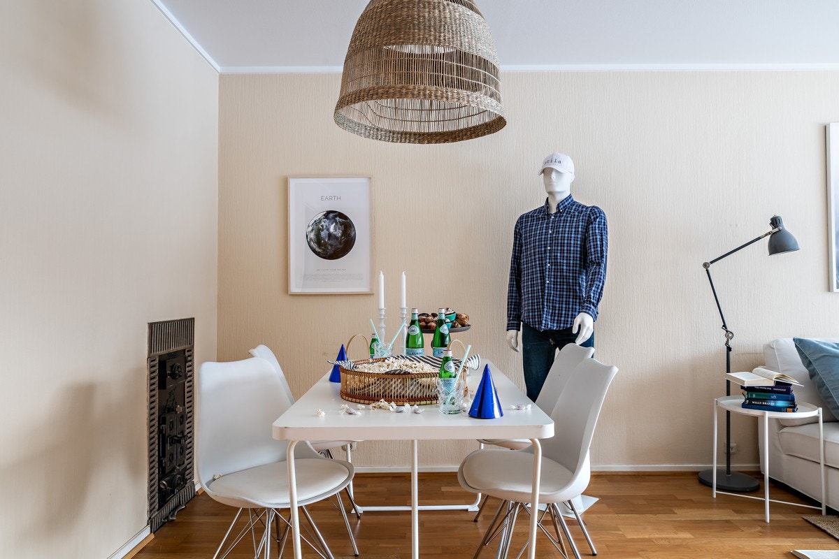 Ingenting gir mer kos på vinterstid enn å hive noen pinner i kaminen, men husk brannsikker plate på gulv. Galleribilde