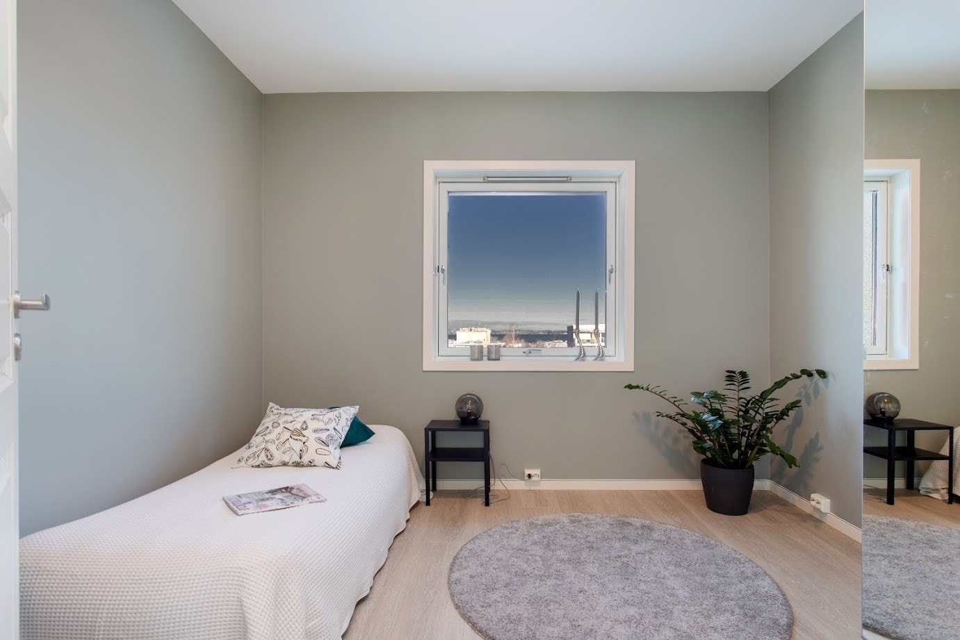 Totalt har leiligheten 3 soverom. (Soverom 1) Galleribilde