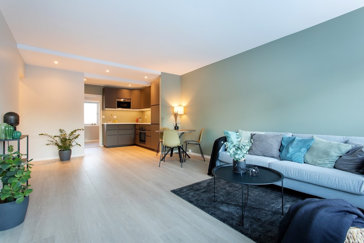 Hele leiligheten er pusset opp i 2020. Her kan man flytte rett inn uten å tenke på oppgraderinger! Galleribilde