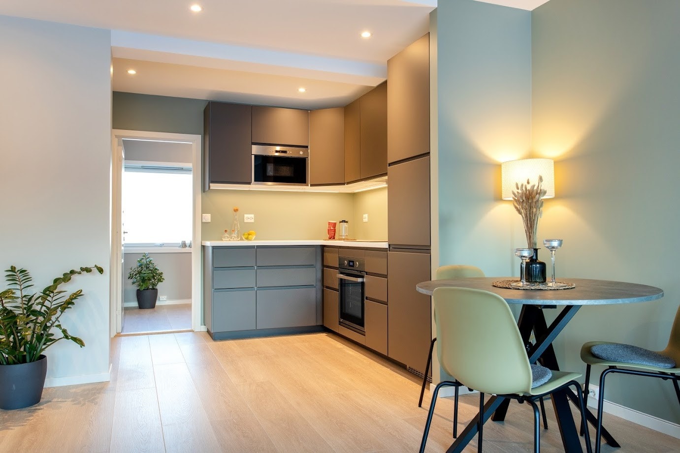 Leiligheten har en praktisk planløsning med fin flyt mellom rommene. Galleribilde