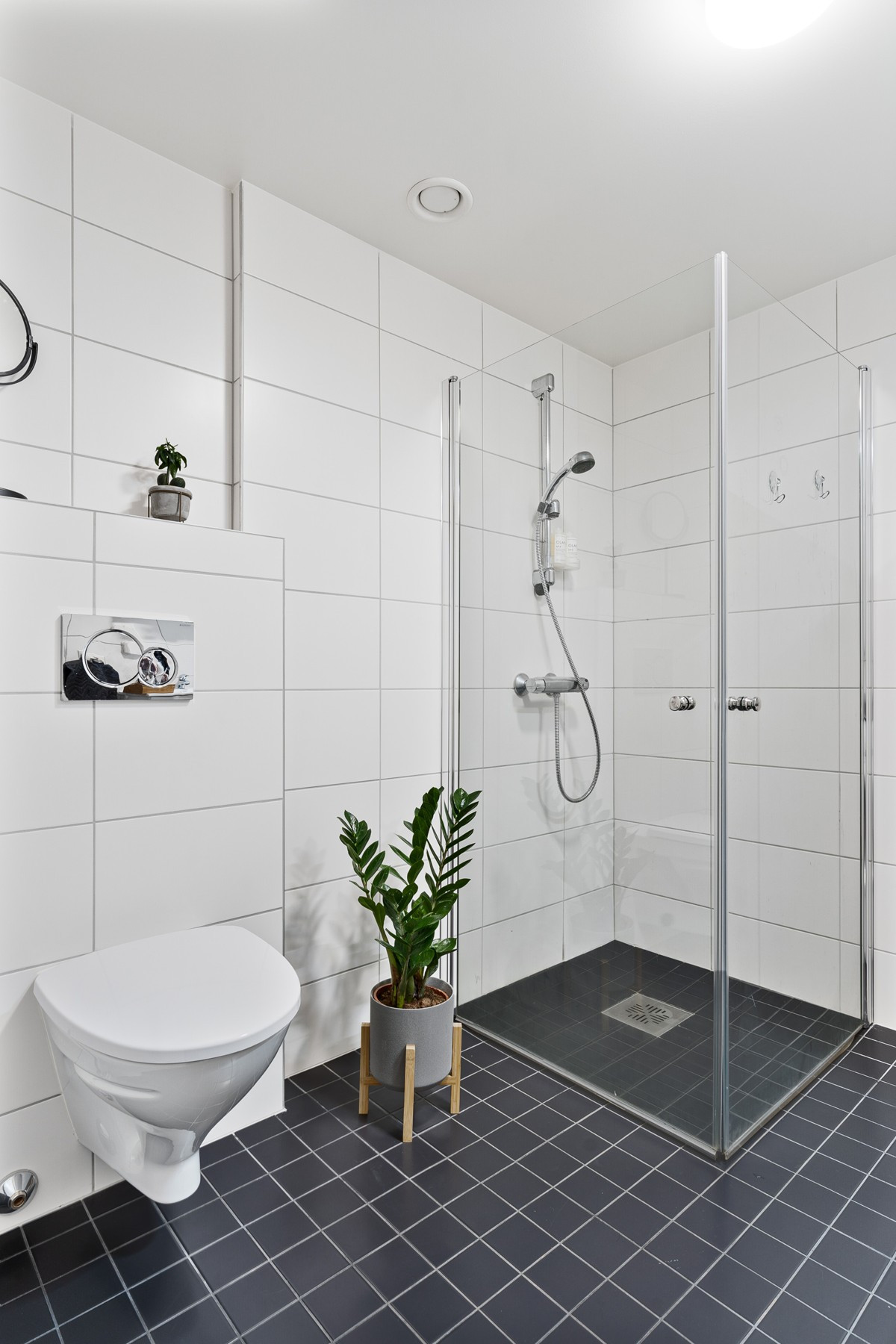 Komplett flislagt med varme i gulv