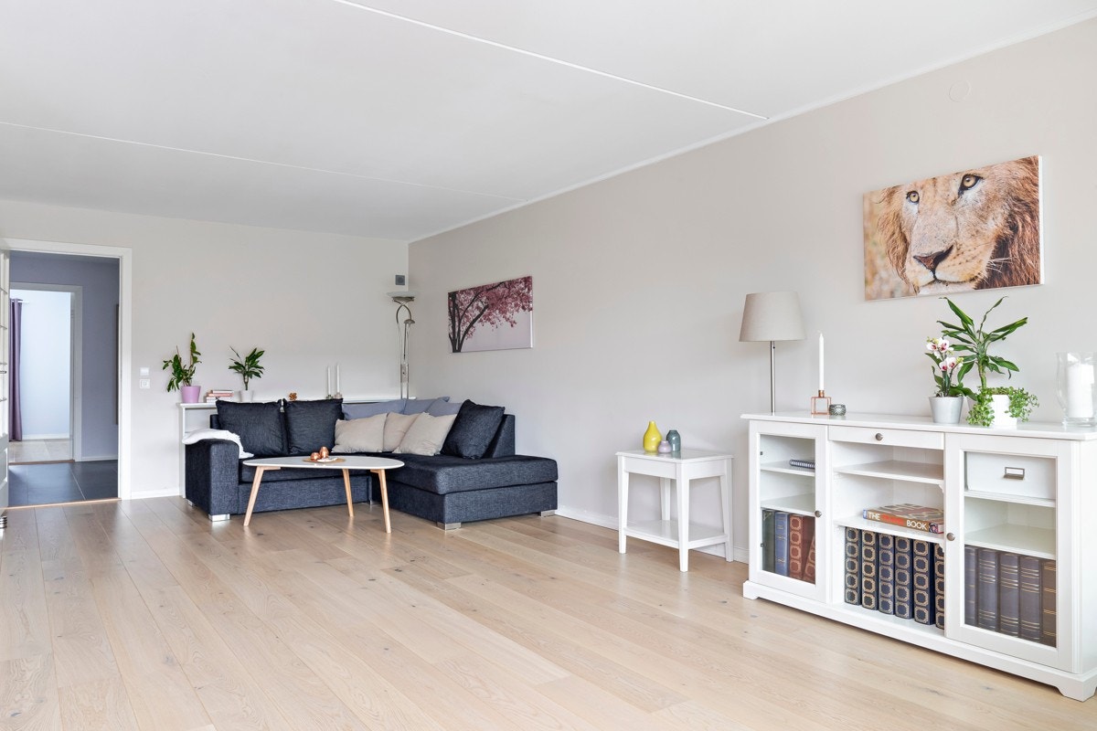 Leiligheten har en god planløsning med oppholdsrom og soverom i hver sin ende. Galleribilde