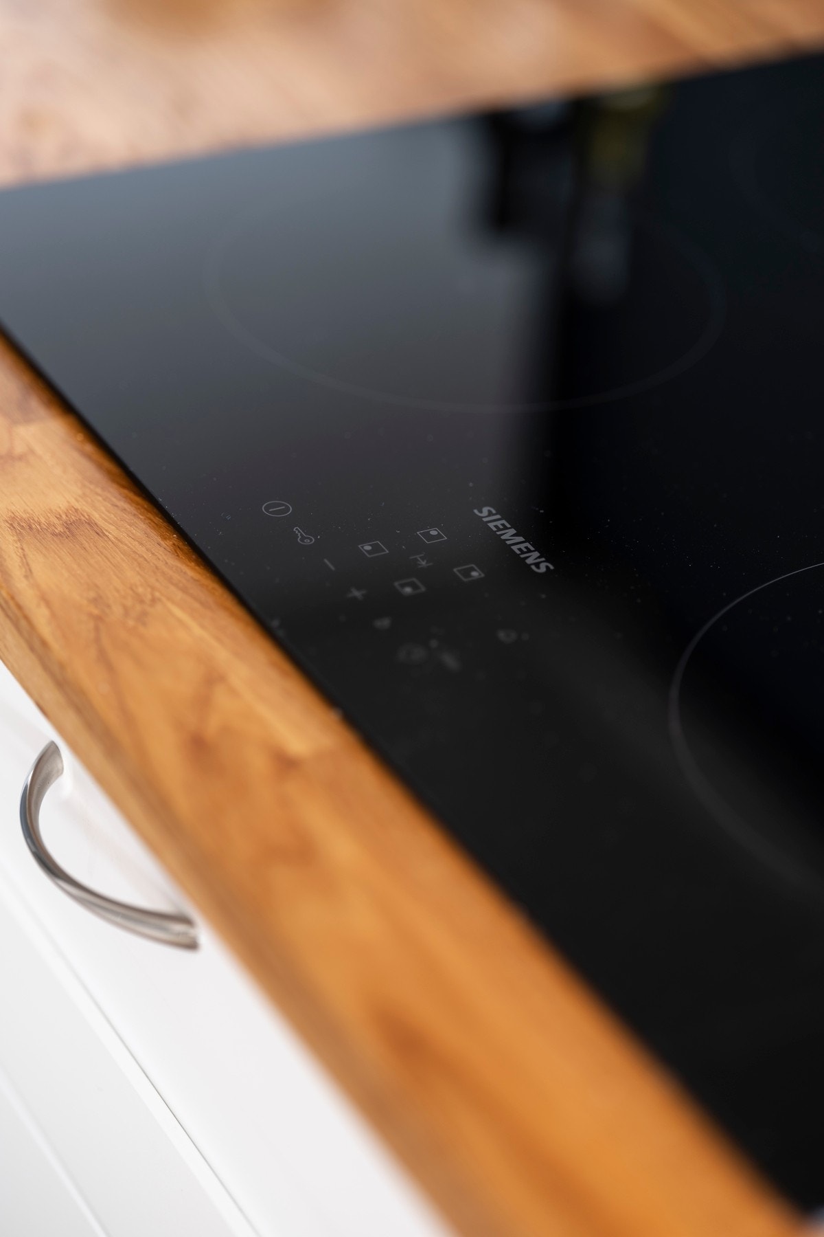 Moderne induksjonstopp fra Siemens for effektiv matlaging. Galleribilde