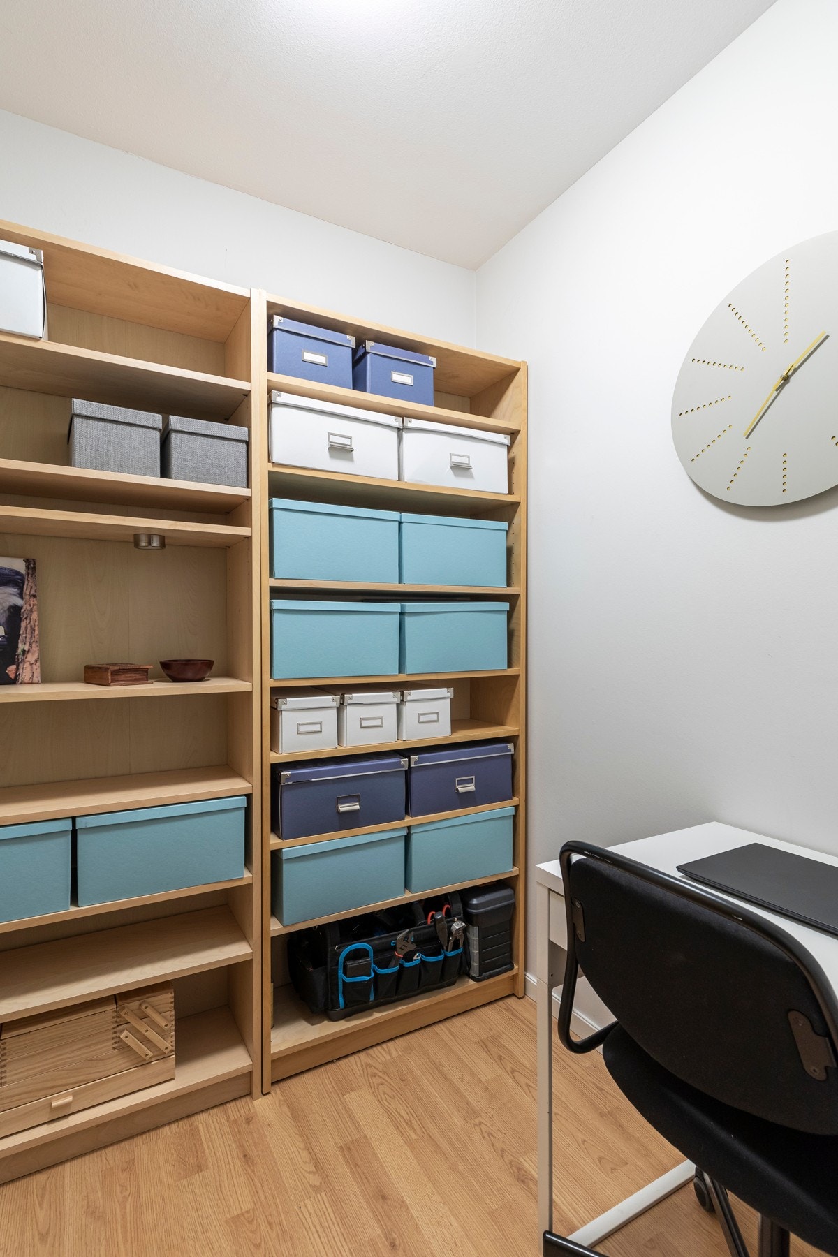 Med adkomst fra entréen er opprinnelig bod innredet som et hyggelig kontor. Galleribilde