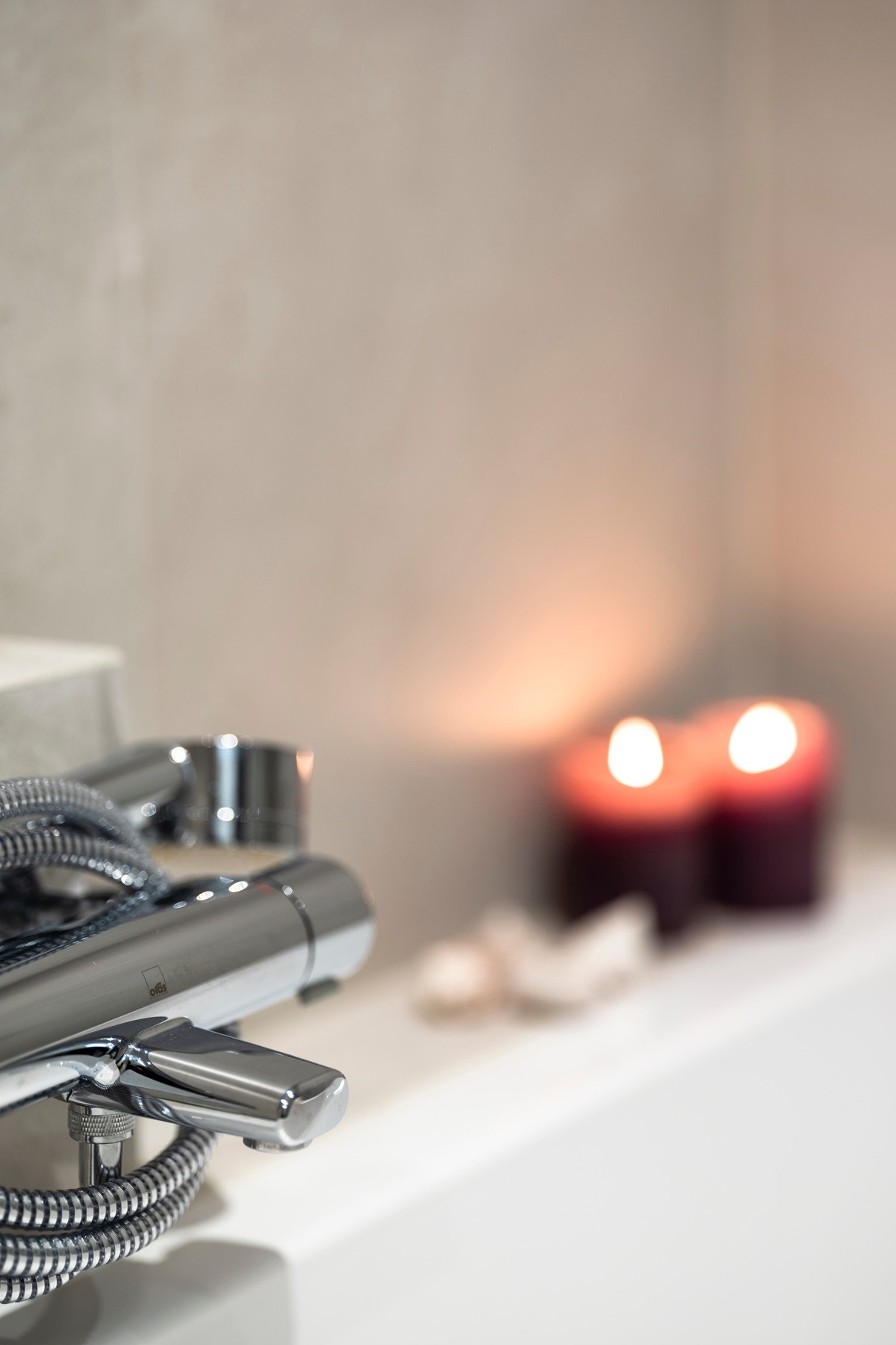 Badet har lekre, italienske fliser fra Nordic Stone som gir en eksklusiv spa-følelse. Galleribilde