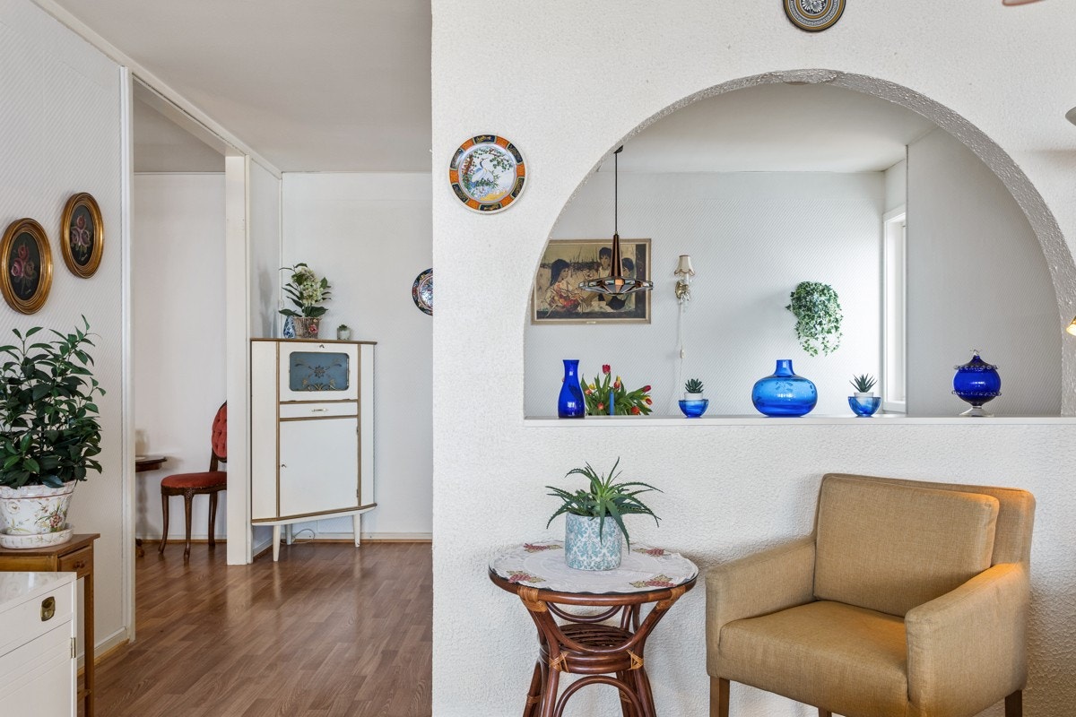 Stue mot spisestue. Galleribilde