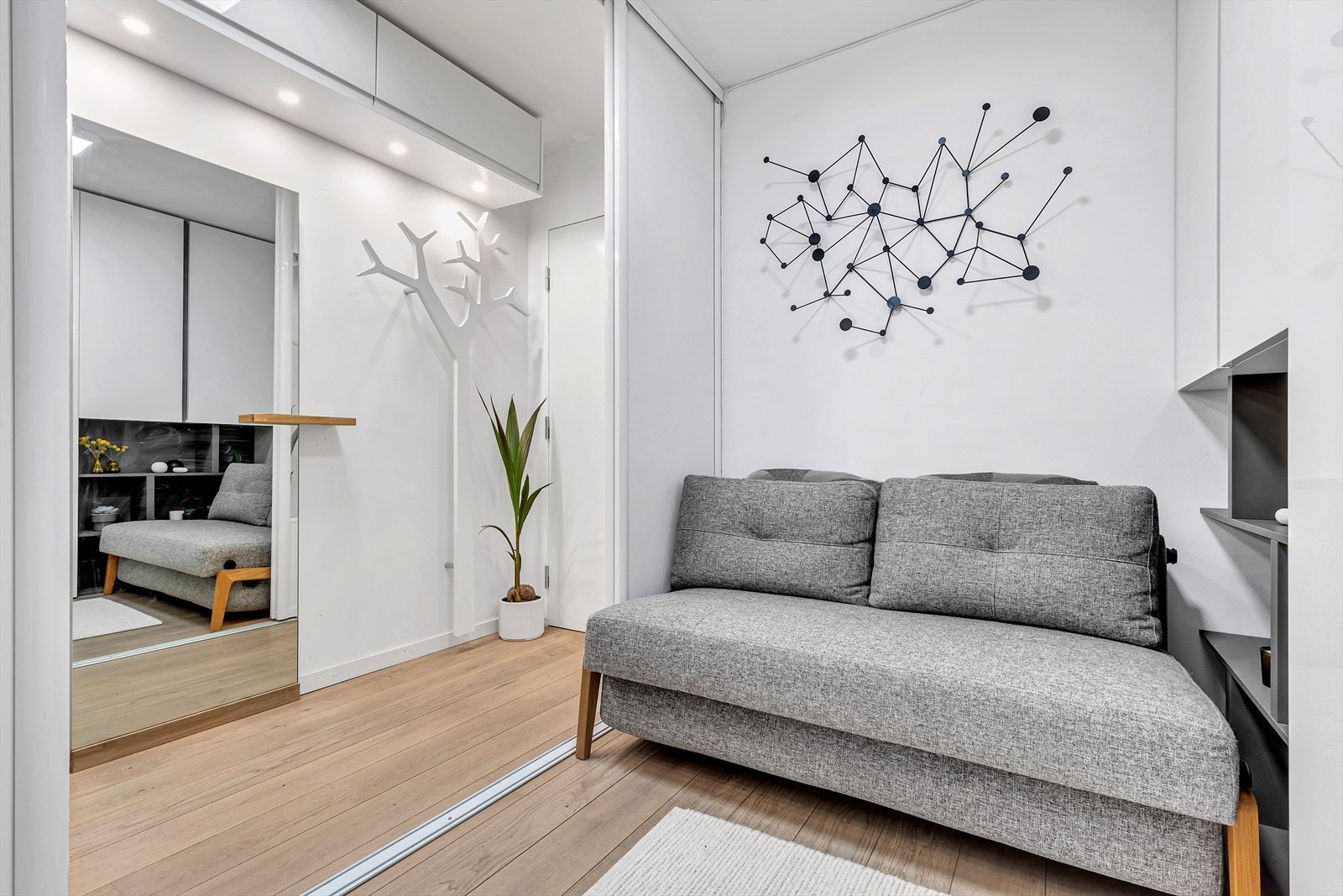 Alkoven er adskilt fra entréen med skyvedører. Galleribilde