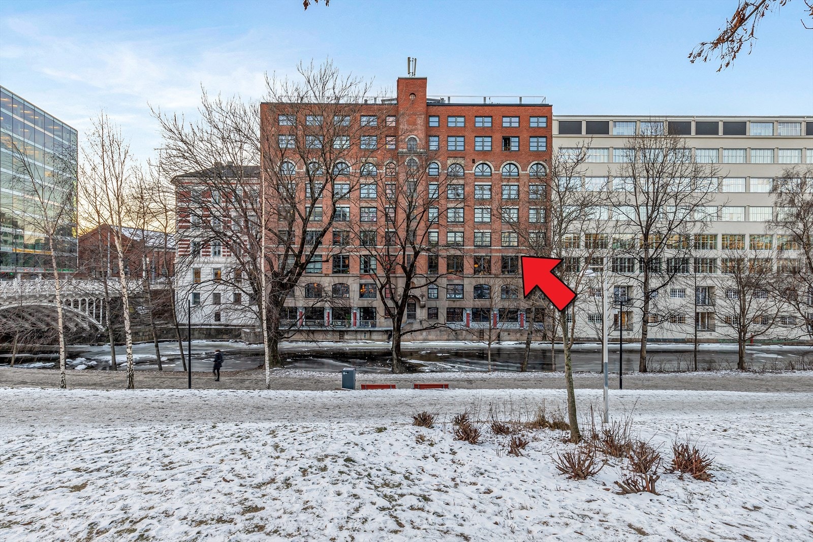 CK30 ligger perfekt til, i en enveis-trafikkert gate. Leiligheten ligger attraktivt til i en rehabilitert fabrikk på nedre del av Grünerløkka. Galleribilde