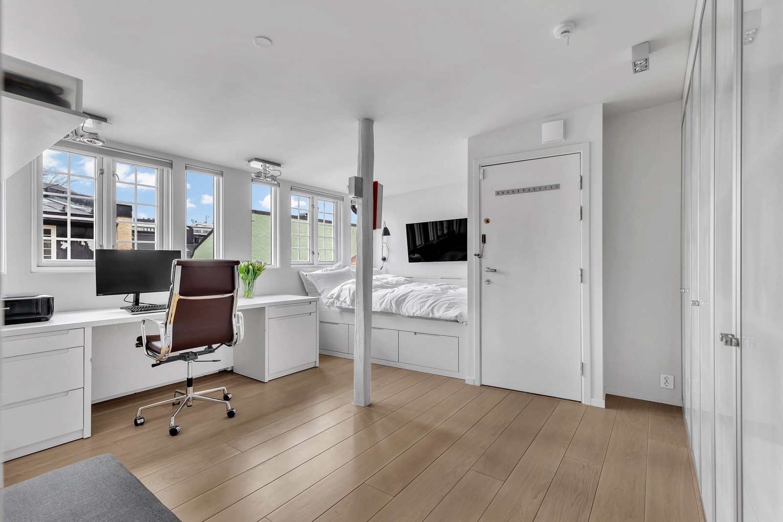 Det største soverommet brukes i dag som kontor og gjesterom. Galleribilde