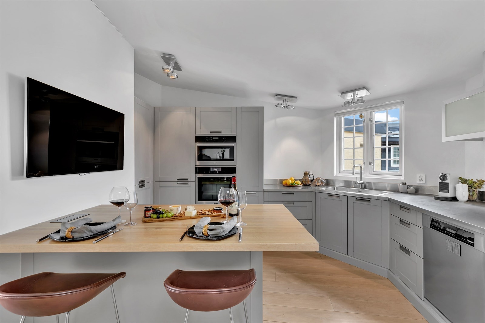 Hyggelig spiseplass på kjøkken Galleribilde