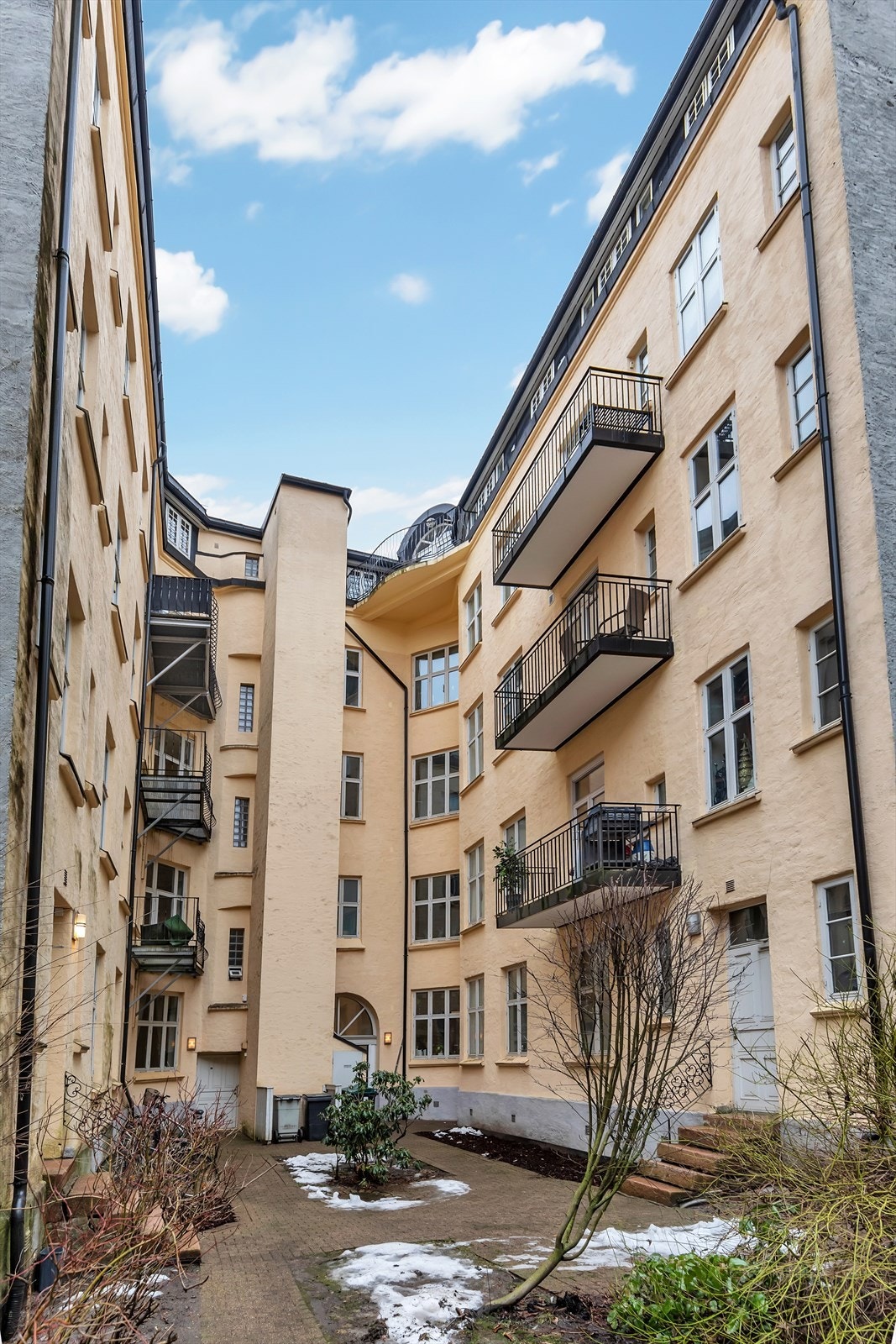 Bakgården Galleribilde