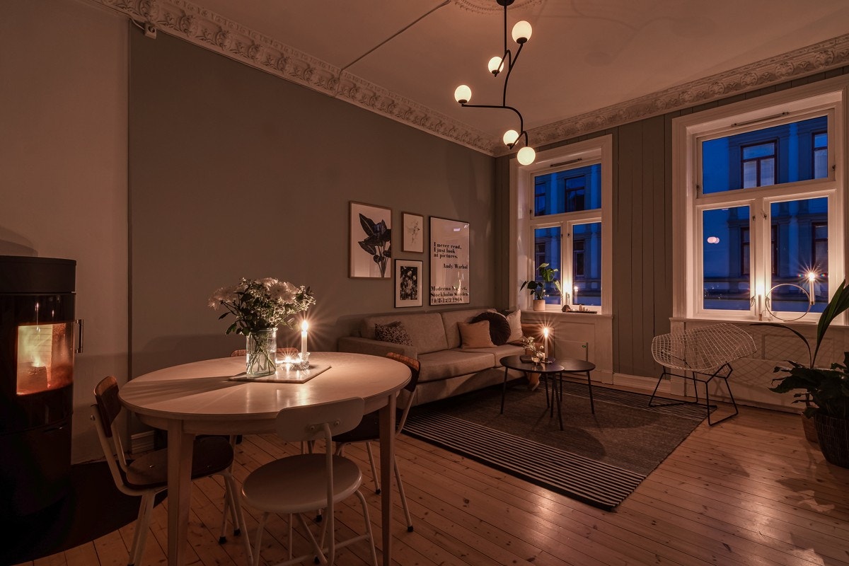 Om kvelden har leiligheten en svært lun og hyggelig atmosfære. Galleribilde