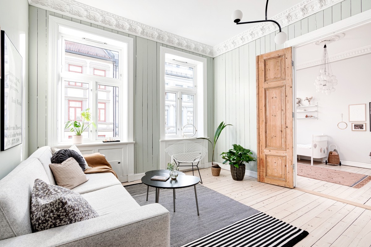 Den gode takhøyden på nesten 3 meter er med på å gjøre rommene svært lyse og luftige. Galleribilde