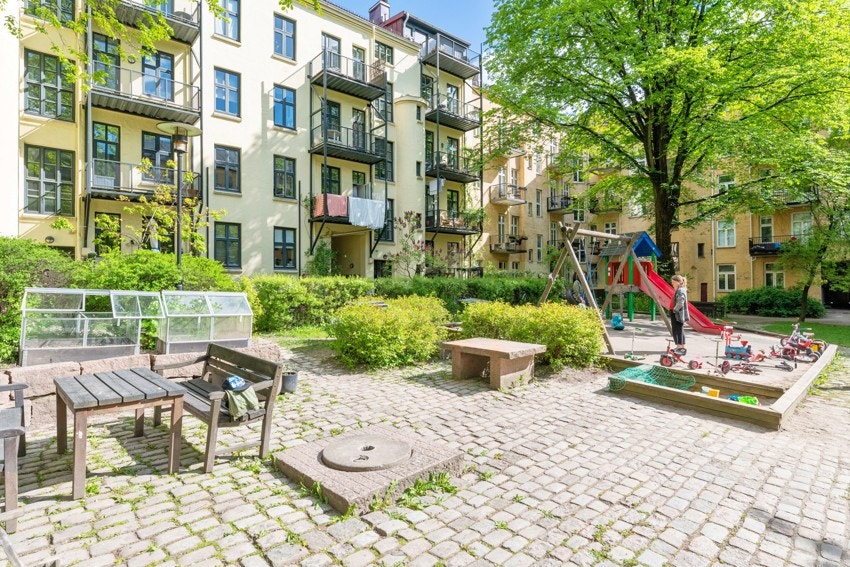 Bakgårdsbilde fra sommeren Galleribilde