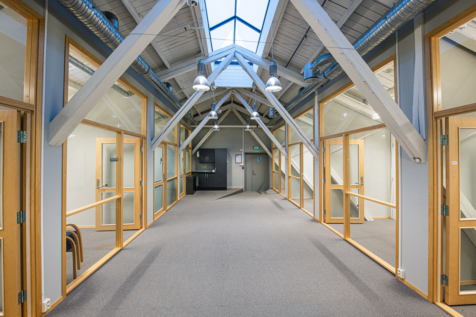 God takhøyde og mye lys Galleribilde