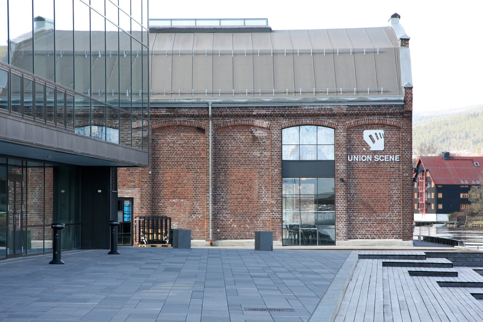 Kulturbygget sett fra elvesiden Galleribilde