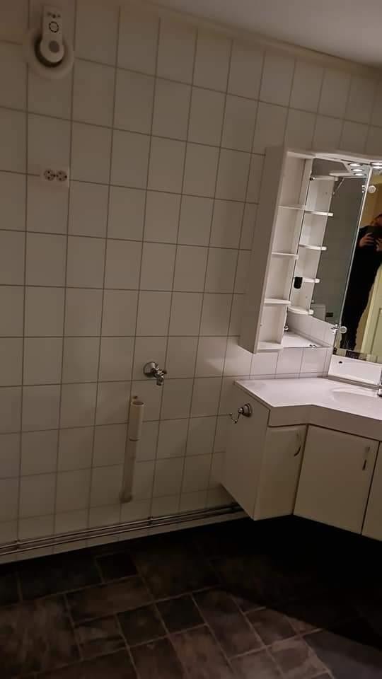 Bad med opplegg for vaskemaskin Galleribilde